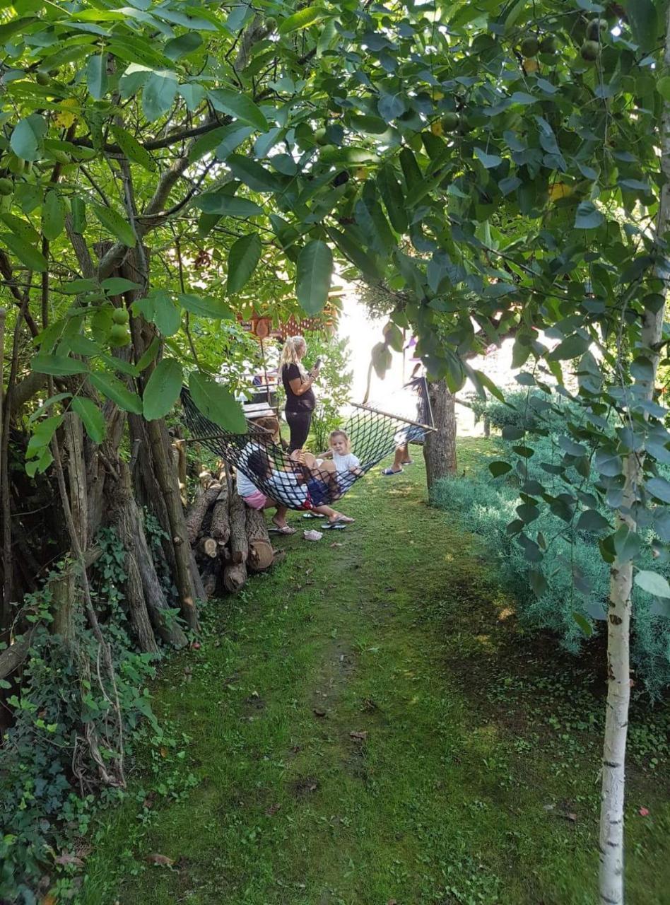 Skriveni Raj Apartment Vrdnik Bilik gambar